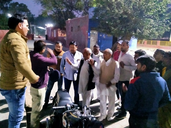 जींद में पूजा की मौत के बाद रोष जाते मायके के लोग।