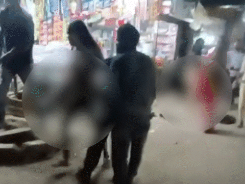 Chhattisgarh Dongargarh Viral Video Couple KIss Transgender Nude Act डगरगढ म अशलल