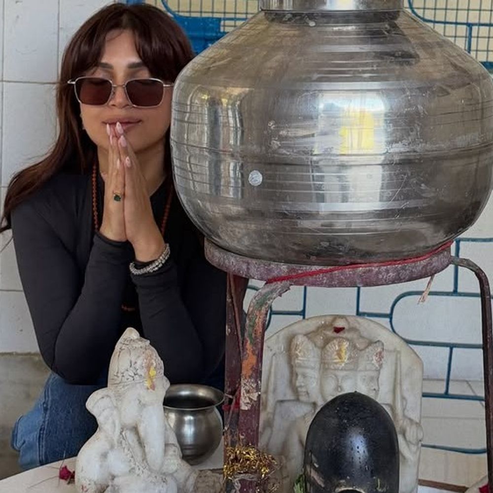 Bhumi Pednekar trolled for wearing black glasses during puja:Actress offers water to Shivling in Sawan, faces online criticism