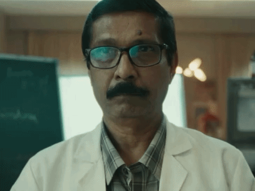 Esha buys a 2.5kg rakhi for Sunny Deol:Recreates his iconic ‘Damini’ dialogue in Raksha Bandhan advertisement