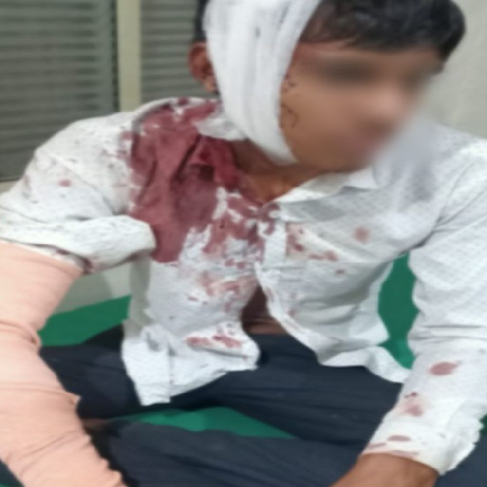 शादी से इंकार किया तो बेटी का अपहरण:5 गाड़ियों में सवार होकर आए 2 दर्जन बदमाश, गेट तोड़कर सोते परिवार पर किया हमला, युवती को घसीटते हुए पिकअप में डाल ले गए