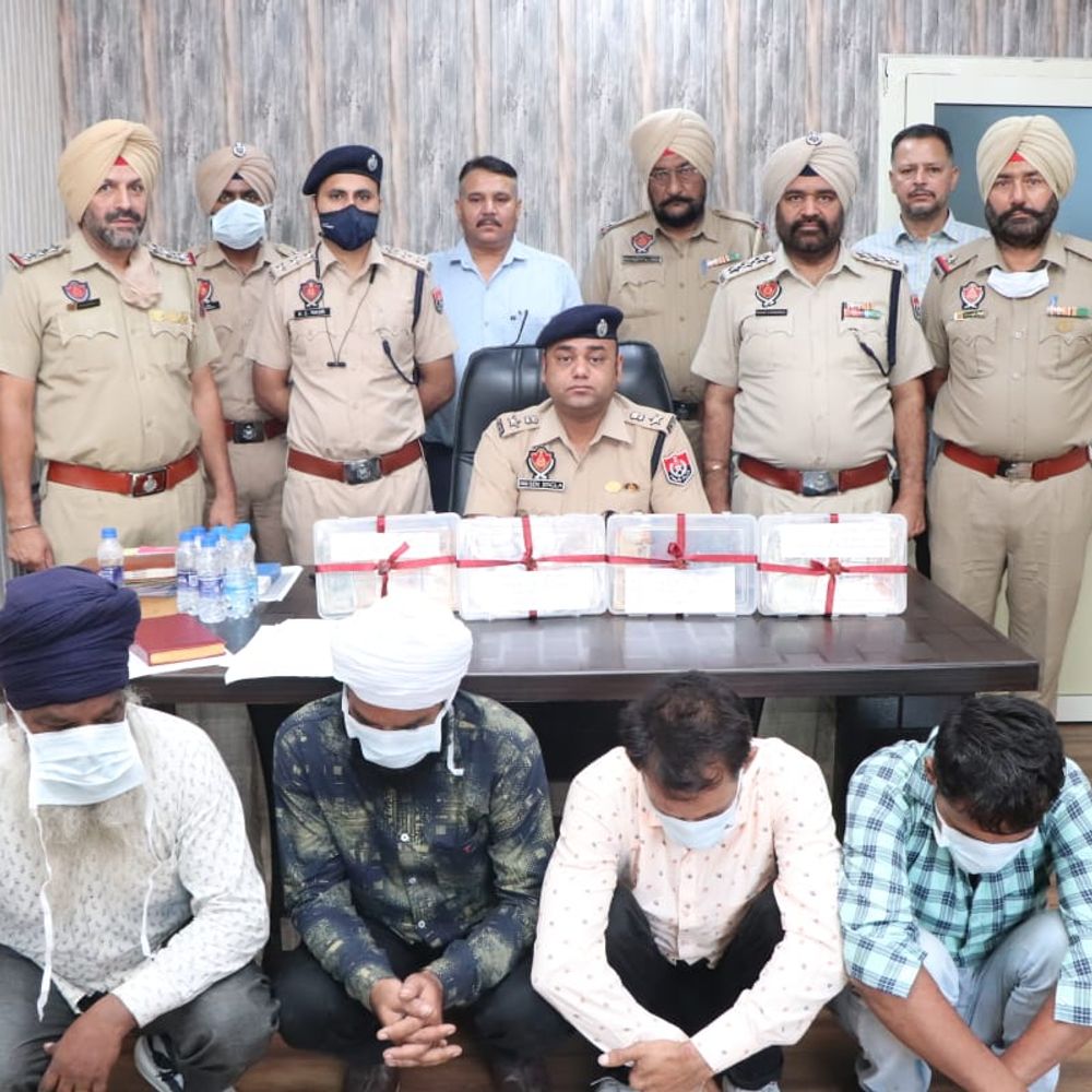 जालंधर में एटीएम काट 6.44 लाख चुराने वाले 4 गिरफ्तार:3.88 लाख कैश, 2 कारें व गैस कटर बरामद; अमृतसर का रहने वाला गैंग पंजाब व हिमाचल प्रदेश में कर चुका वारदातें
