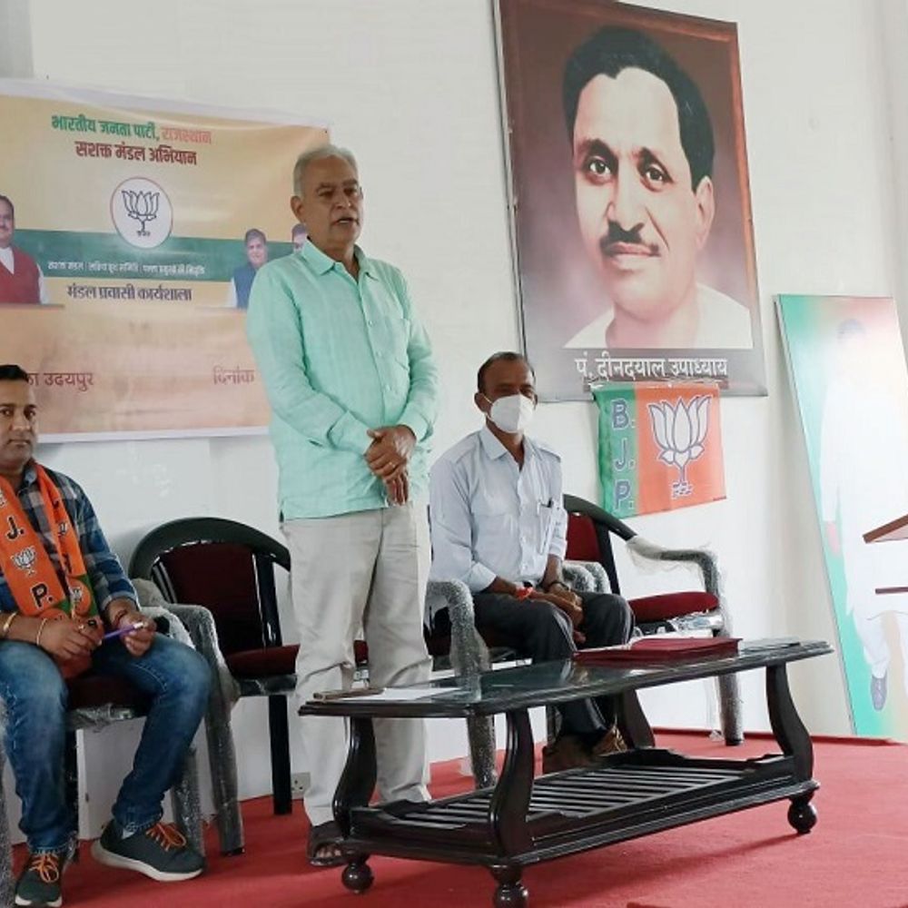 भाजपा जरूरतमंदों तक पहुंचाएगी राशन:जिन इलाकों में राशन की दुकानें नहीं वहां व्यवस्था कराएगी भाजपा, ऐसी दुकानों की लिस्ट बनाकर अधिकारियों को भेजेंगे, बैठक में हुआ निर्णय