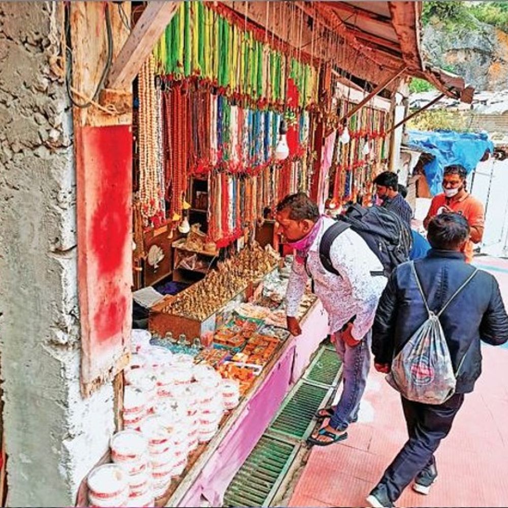 चारधाम यात्रा से उत्तराखंड में लौटी रौनक:मार्ग में लगे जयघोष; पहले ही दिन 1276 भक्तों ने दर्शन किए, सिखों के पवित्र धार्मिक स्थल हेमकुंड साहिब की भी यात्रा शुरू