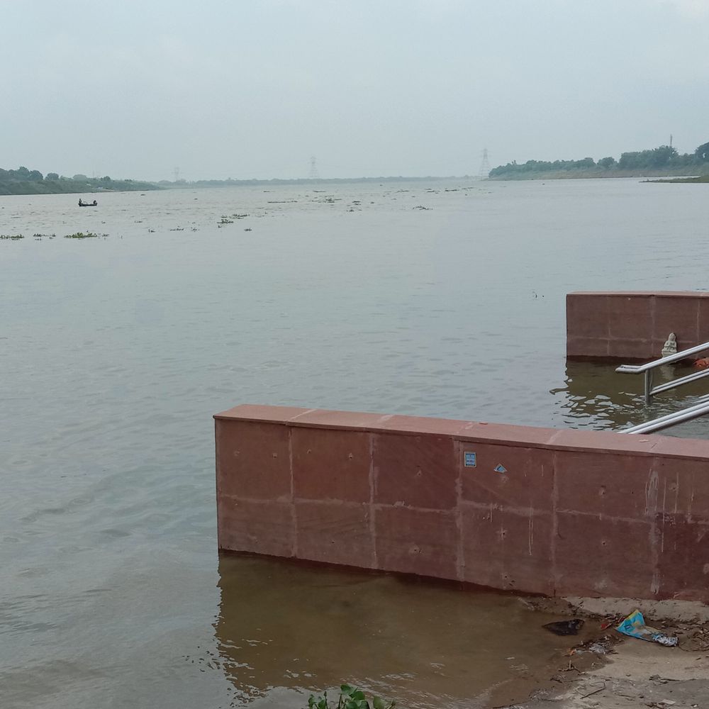 बक्सर में गंगा के जलस्तर में हो रही बढ़ोतरी: 4 सेंटीमीटर प्रति घंटे की  रफ्तार से बढ़ रही है, जलस्तर 51.75 मीटर पहुंचा - Aajtak24