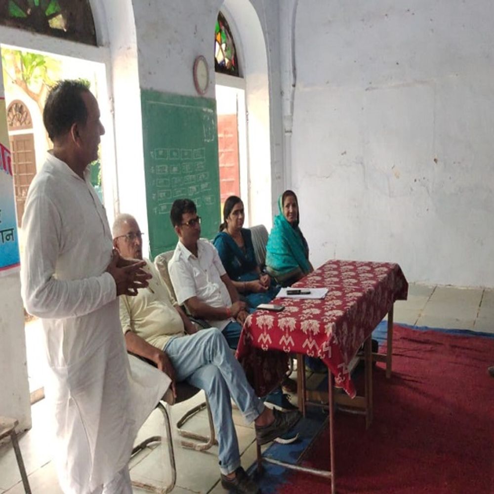 स्कूल को बचाने एकजुट हुए सामाजिक संगठन: सड़क से कोर्ट तक लड़ाई का निर्णय | ऐतिहासक धरोहर को बचाने का लिया संकल्प स्कूल को बचाने एकजुट हुए सामाजिक संगठन: सड़क से कोर्ट तक लड़ाई का निर्णय | ऐतिहासक धरोहर को बचाने का लिया संकल्प