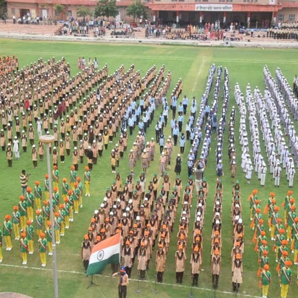98 हजार स्कूली बच्चों ने गाए देशभक्ति के गीत: जोधपुर के स्टूडेंट्स ने निभाई वर्ल्ड रिकॉर्ड में भागीदारी | मुख्य समारोह उम्मेद स्टेडियम में 98 हजार स्कूली बच्चों ने गाए देशभक्ति के गीत: जोधपुर के स्टूडेंट्स ने निभाई वर्ल्ड रिकॉर्ड में भागीदारी | मुख्य समारोह उम्मेद स्टेडियम में