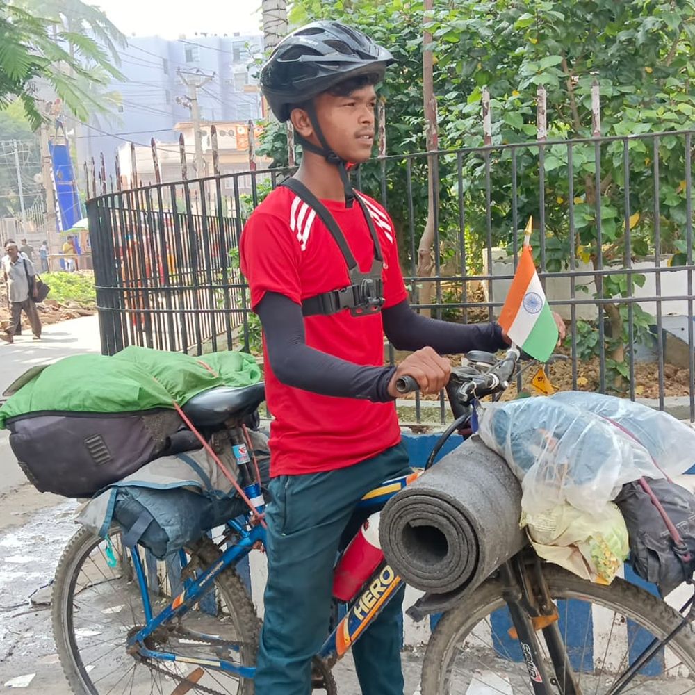 Youth reached Bhagalpur by 12000 KM cycle from Chhattisgarh: Bihar ...