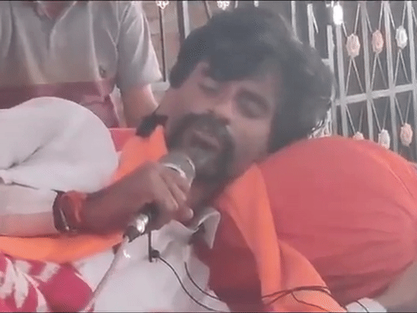 छोटा सा गांव बना मराठा आरक्षण आंदोलन का सेंटर:10 लोगों की टीम, पंचायत भवन में वॉररूम, खाने का जिम्मा किसानों के पास