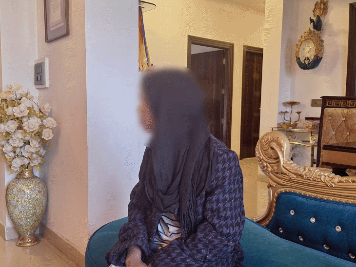 नाबालिग नौकरानी के गले से खून निकाला, उसी को पिलाया:6 महीने कैद रही, बोली- मालकिन मेरे कपड़े उतारकर वीडियो बनाती थीं