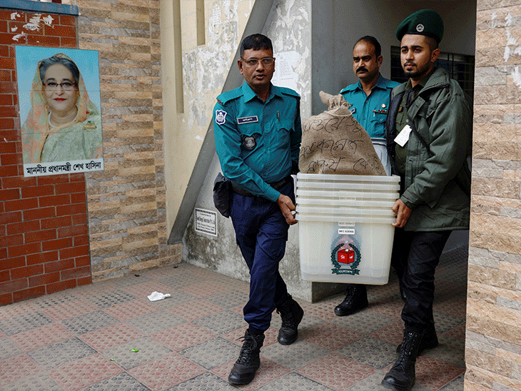 बांग्लादेश में इलेक्शन, देशभर में हिंसा की आशंका:लोग बोले- पार्टियां आपस में लड़ रहीं, हमारी सिक्योरिटी कहां है