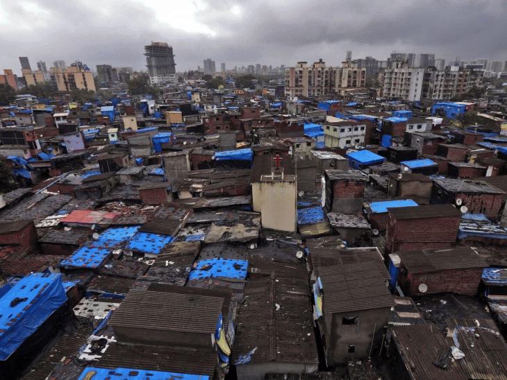 छोटी-छोटी झुग्गियां, संकरे रास्ते, आखिर कब बदलेगा धारावी:कच्चे घरों के बदले फ्लैट मिलेंगे, लेकिन कैसे, 8 महीने बाद भी नहीं पता