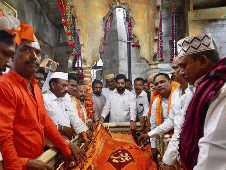 हाजी मलंग दरगाह या संत मछिंद्रनाथ की समाधि, उभरा विवाद:पूर्णिमा पर आरती, ब्राह्मण परिवार ट्रस्टी, मुस्लिम बोले- हिंदू संगठन दादागिरी कर रहे