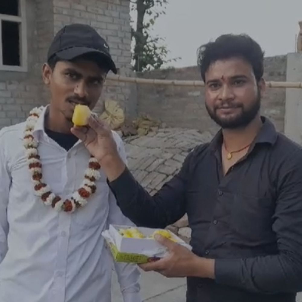 किसान के बेटे ने 10वीं में टॉप-10 में बनाई जगह:घर में आर्थिक तंगी के बावजूद कड़ी मेहनत से की पढ़ाई