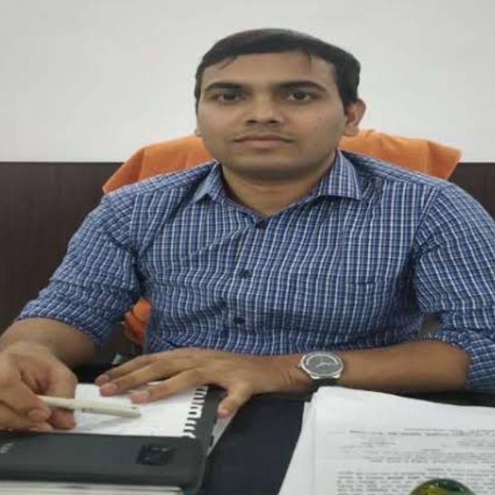 सोनभद्र में मतदान स्थल पर मतदाताओं को मिलेगी बेहतर सुविधा:जिलाधिकारी ने बैठक कर संम्बधित अधिकारियों को दिए निर्देश