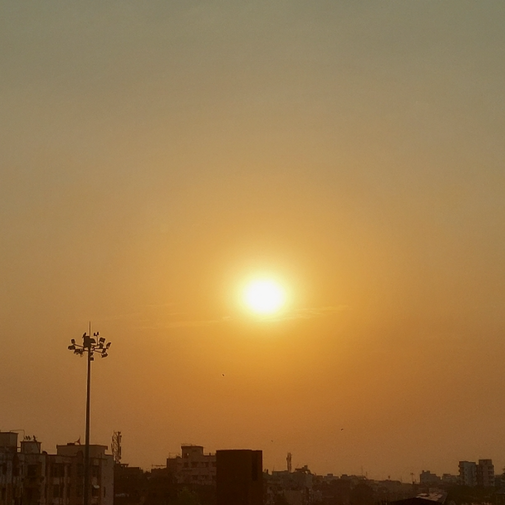 बिहार के 14 जिलों में बारिश का अलर्ट:पटना-गया समेत कई जगहों पर 40KM/H की रफ्तार से चलेगी हवा; बक्सर का तापमान 40 के पार