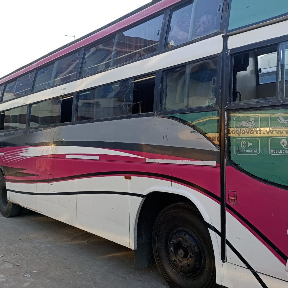 बस की डिक्की से शराब जब्त:​​​​​​​हजारीबाग से आ रही थी पटना, पुलिस को देख चालक और खलासी फरार