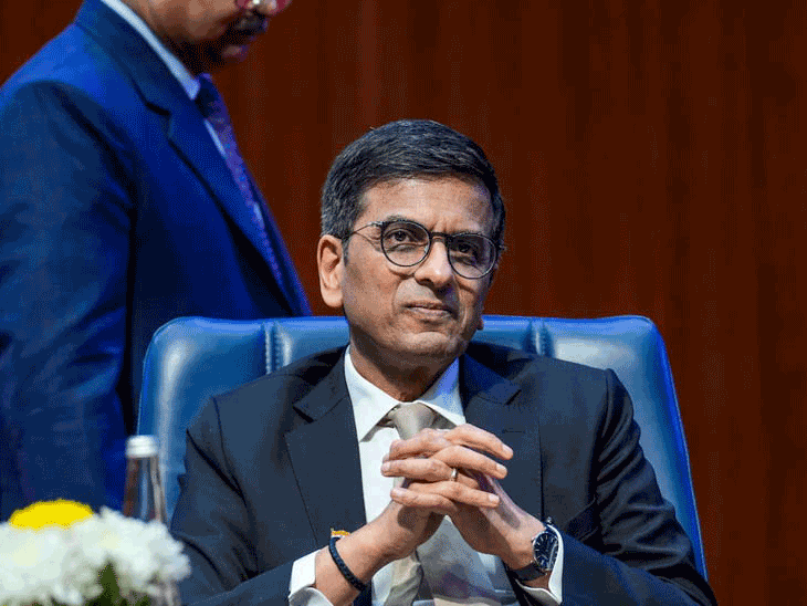 21 रिटायर्ड जजों ने CJI को लिखी चिट्ठी:कहा- कुछ लोग अपने फायदे के लिए ज्यूडीशियरी पर दबाव बना रहे, न्यायपालिका को इससे बचाएं