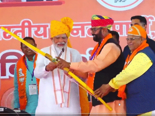 कांग्रेस मैनिफेस्टो विवाद,खड़गे ने मोदी से मिलने का समय मांगा:कल पीएम बोले थे- कांग्रेस लोगों की गाढ़ी कमाई ज्यादा बच्चे वालों को बांटेगी