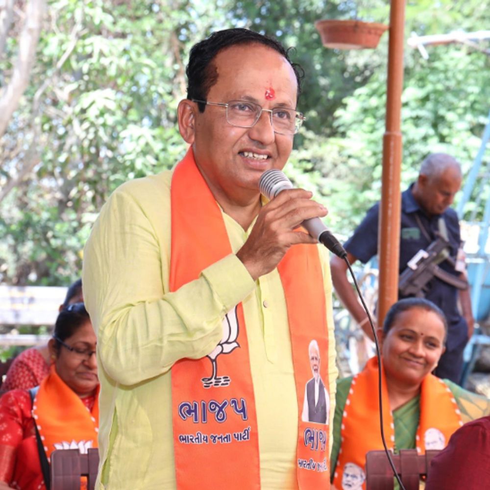 लोकसभा चुनाव से पहले ही BJP एक सीट जीती:सूरत के कैंडिडेट मुकेश दलाल निर्विरोध निर्वाचित, कल कांग्रेसी कैंडिडेट का पर्चा रद्द हुआ था