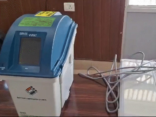 EVM-VVPAT वेरिफिकेशन मामले पर सुप्रीम कोर्ट का फैसला आज:SC ने पूछा था- वोटर्स को पर्ची क्यों नहीं दे सकते, EC बोला- गलत इस्तेमाल होगा
