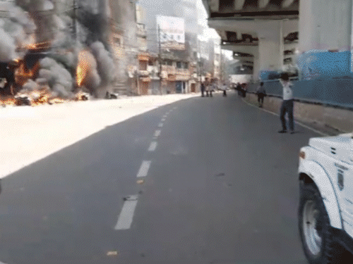 पटना जंक्शन के सामने होटल में आग, 1 की मौत:14 से ज्यादा लोगों का रेस्क्यू, कई फंसे; गाड़ियां भी जलीं