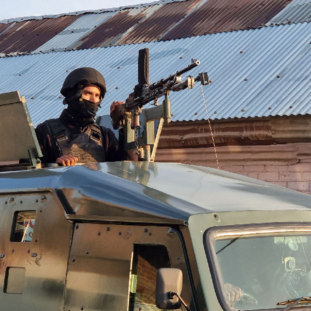 जम्मू-कश्मीर के सोपोर में दो आतंकी ढेर, दो जवान घायल:दो दिन से चल रहा ऑपरेशन, नौपोरा इलाके के घर में आतंकियों के छिपे होने की सूचना थी