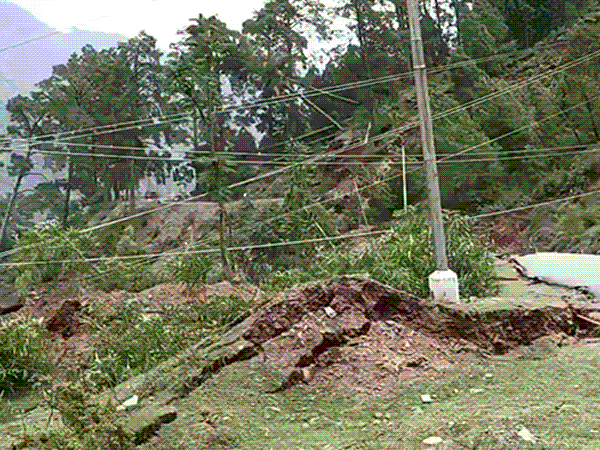 रामबन लैंडस्लाइड- अबतक 30 घर टूटे, 55 परिवारों का रेस्क्यू:एक किमी के इलाके में जमीन धंसी; रामबन से ही निकलती है अमरनाथ यात्रा