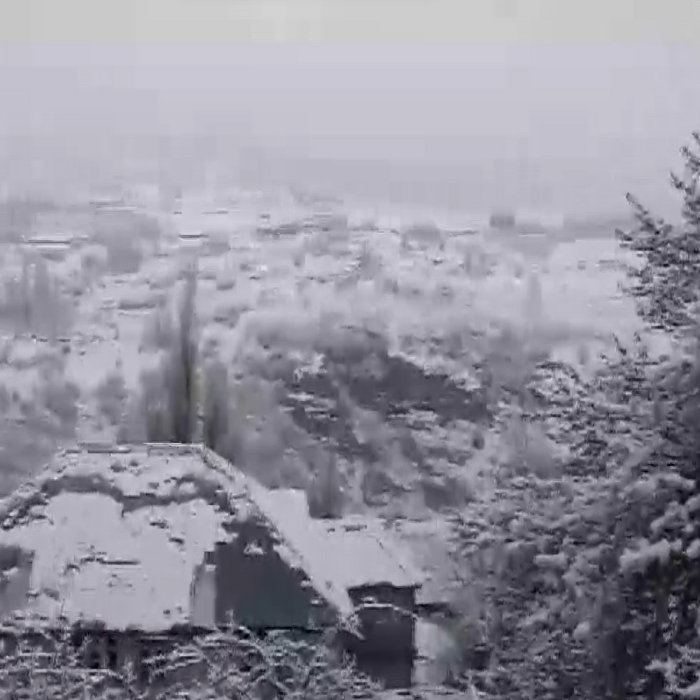 हिमाचल प्रदेश में भारी बर्फबारी: VIDEO:कई इलाकों में माइनस में पहुंचा तापमान; 1 मई के बाद ही मौसम साफ होने की संभावना