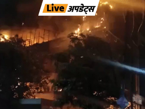 भास्कर अपडेट्स:नोएडा की 4 मंजिला इमारत में आग लगी, फायर ब्रिगेड की 5 गाड़ियां मौके पर
