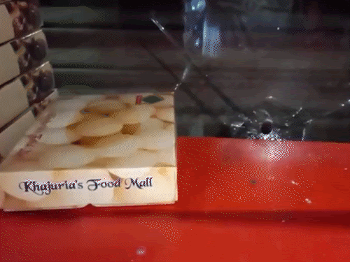 जम्मू-कश्मीर में 2 जगह फायरिंग:बसंतगढ़ के पनारा गांव में विलेज गार्ड घायल; मीरान साहिब में AAP नेता की दुकान पर गोलीबारी