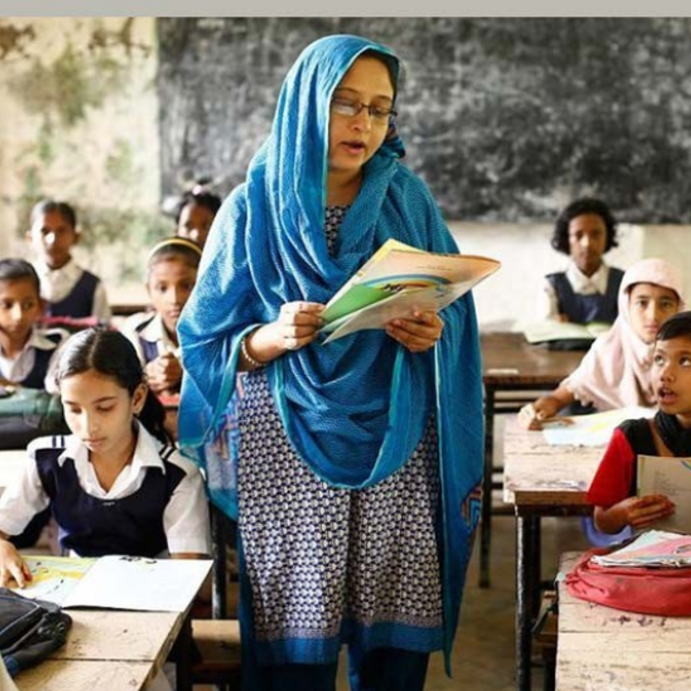 26 हजार नियुक्तियां रद्द होने से शिक्षकों का संकट:बंगाल में कहीं 2200 बच्चों को पढ़ा रहे 18 शिक्षक, कहीं 24 पर 10 हजार का बोझ