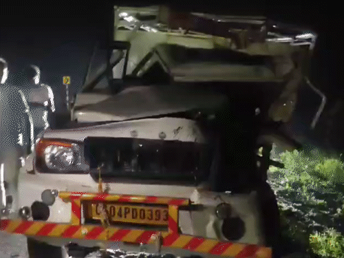 छत्तीसगढ़ में सड़क हादसा, 9 की मौत:पिकअप खड़े ट्रक में जा घुसी; मरने वालों में 5 महिलाएं और 3 बच्चे