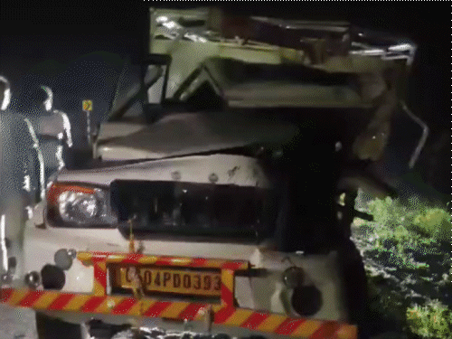 छत्तीसगढ़ में सड़क हादसा, 9 की मौत:खड़े ट्रक में जा घुसी पिकअप; मरने वालों में 5 महिलाएं और 3 बच्चों में 2 जुड़वा बहनें