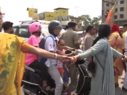 सिलीगुड़ी में बीजेपी का 12 घंटे का शटडाउन:हाइवे जाम, दुकाने बंद, सड़कों पर प्रदर्शन; TMC कार्यकर्ताओं पर मारपीट का आरोप
