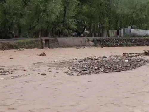 जम्मू-कश्मीर के कुपवाड़ा में लैंडस्लाइड और बाढ़:5 लोगों की मौत