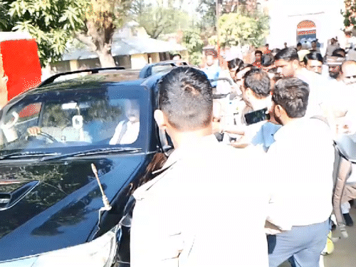 बाहुबली धनंजय सिंह बरेली जेल से रिहा:कहा- फर्जी मुकदमे में सजा हुई; 4 दिन पहले जौनपुर से बरेली लाते वक्त मिली थी जमानत