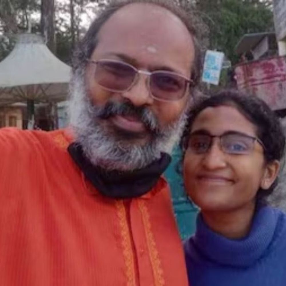 सीरम इंस्टीट्यूट पर केस की तैयारी में भारतीय परिवार:कहा- कोवीशील्ड लगवाने के 7 दिन बाद बेटी की मौत; दूसरा परिवार बोला- RTI में TTS की बात