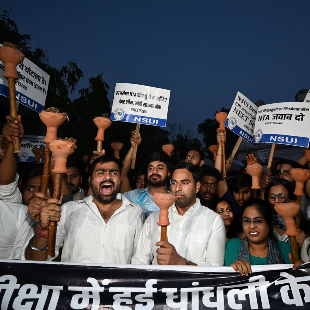 NEET पेपर लीक मामले में 4 राज्यों से 26 गिरफ्तारियां:हजारीबाग में बैंक पहुंचने से पहले पेपर से हुई छेड़छाड़; महाराष्ट्र में ATS कस्टडी में आरोपी