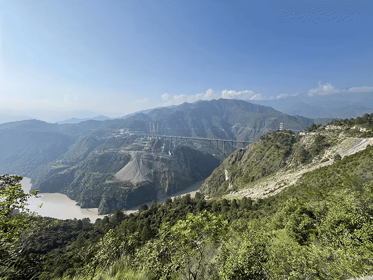 कैसे बना दुनिया का सबसे ऊंचा चिनाब रेलवे ब्रिज:10 पुलों के बराबर लगा लोहा, कश्मीर को दिल्ली से सीधे जोड़ेगा