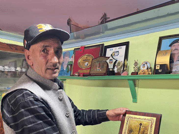 मुस्लिम गांववाले, जो कारगिल जंग में सेना के आंख-कान बने:पहले बताया पाकिस्तानी घुस आए हैं, रात में सैनिकों तक गोला-बारूद पहुंचाया