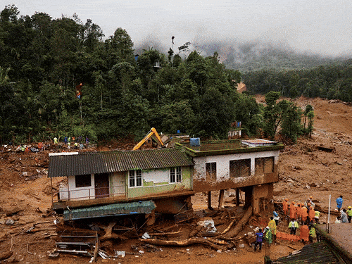 जिन घरों में परिवार-दोस्त मरे, वहां अब कैसे लौटें:वायनाड के घर सूने, नहीं लौट रहे विक्टिम; 70 बच्चे खोकर स्कूल भी वीरान