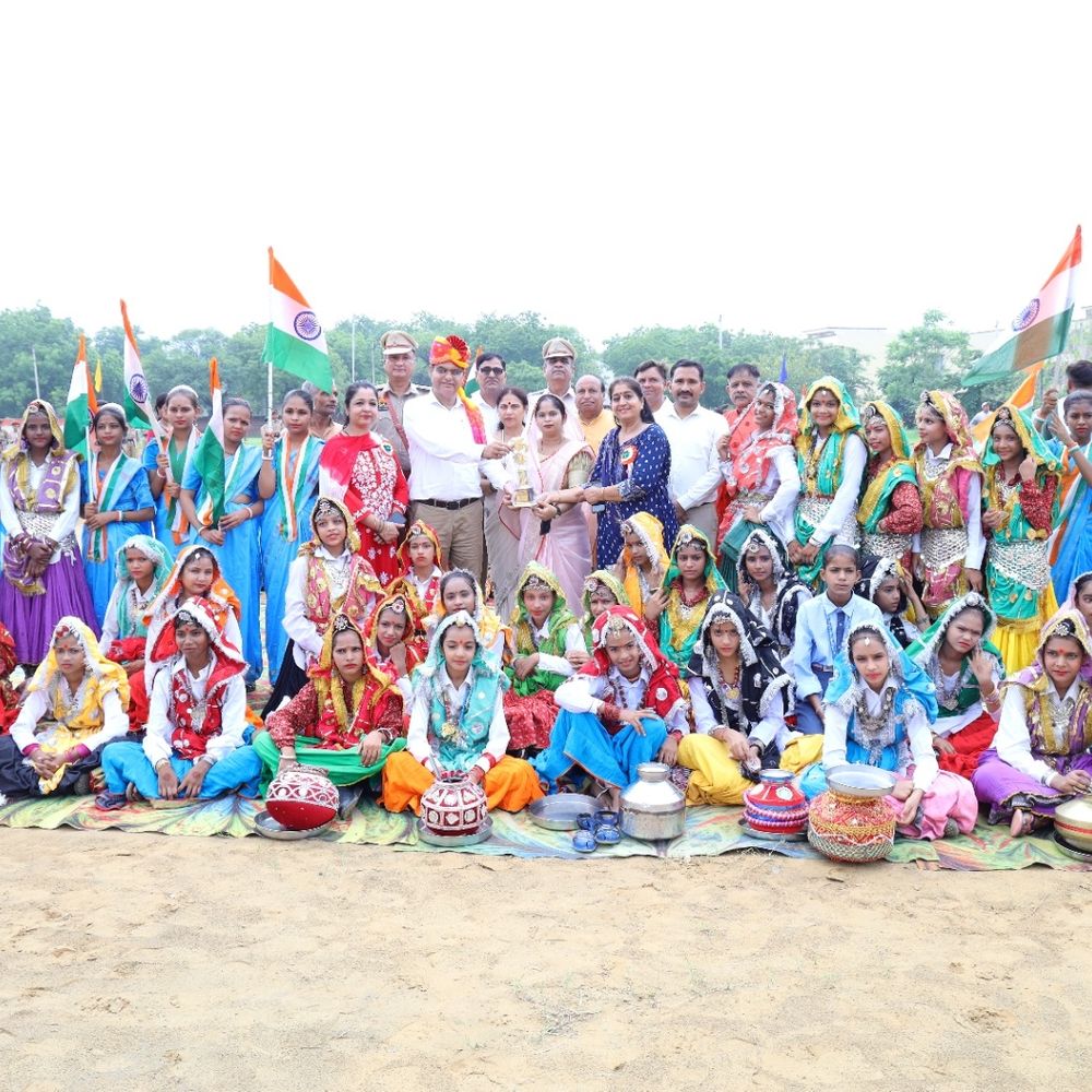 महम में धूमधाम से मनाया गया स्वतंत्रता दिवस:SDM दलबीर सिंह ने राष्ट्रगान के साथ फहराया तिरंगा; परेड की सलामी ली