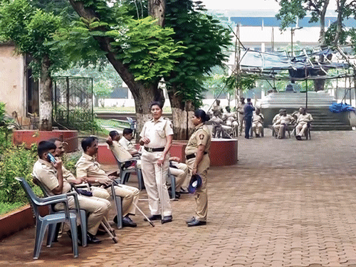 बदलापुर केस…आरोपी ने तीन शादियां कीं, तीनों पत्नियों ने छोड़ा:एक महीने में ही छोड़ गई तीसरी पत्नी, मोबाइल में मिले पोर्न वीडियो