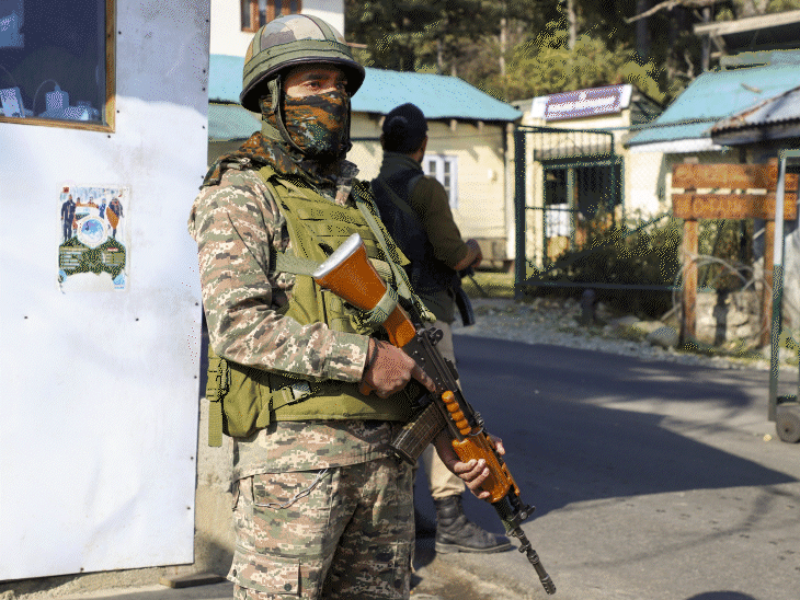 जम्मू-कश्मीर में इलेक्शन के बाद आतंकी हमले बढ़ने का ट्रेंड:एक्सपर्ट बोले- इसके पीछे पाकिस्तानी आतंकी, सिक्योरिटी फोर्स कम होते ही एक्टिव हुए