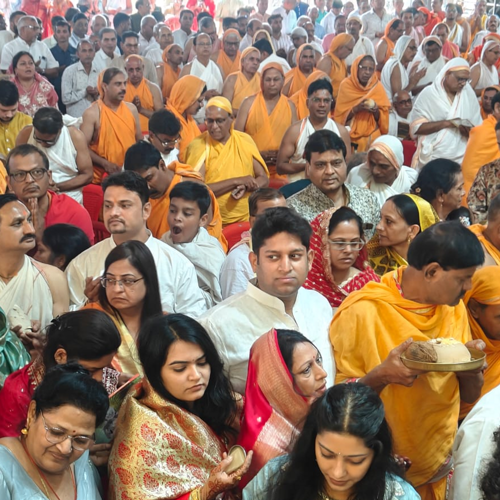 प्रतिक्रमण भक्ति के साथ संतों के चातुर्मास का समापन:भगवान महावीर के निर्वाण महोत्सव पर जयकारों से गूंजे जिनालय