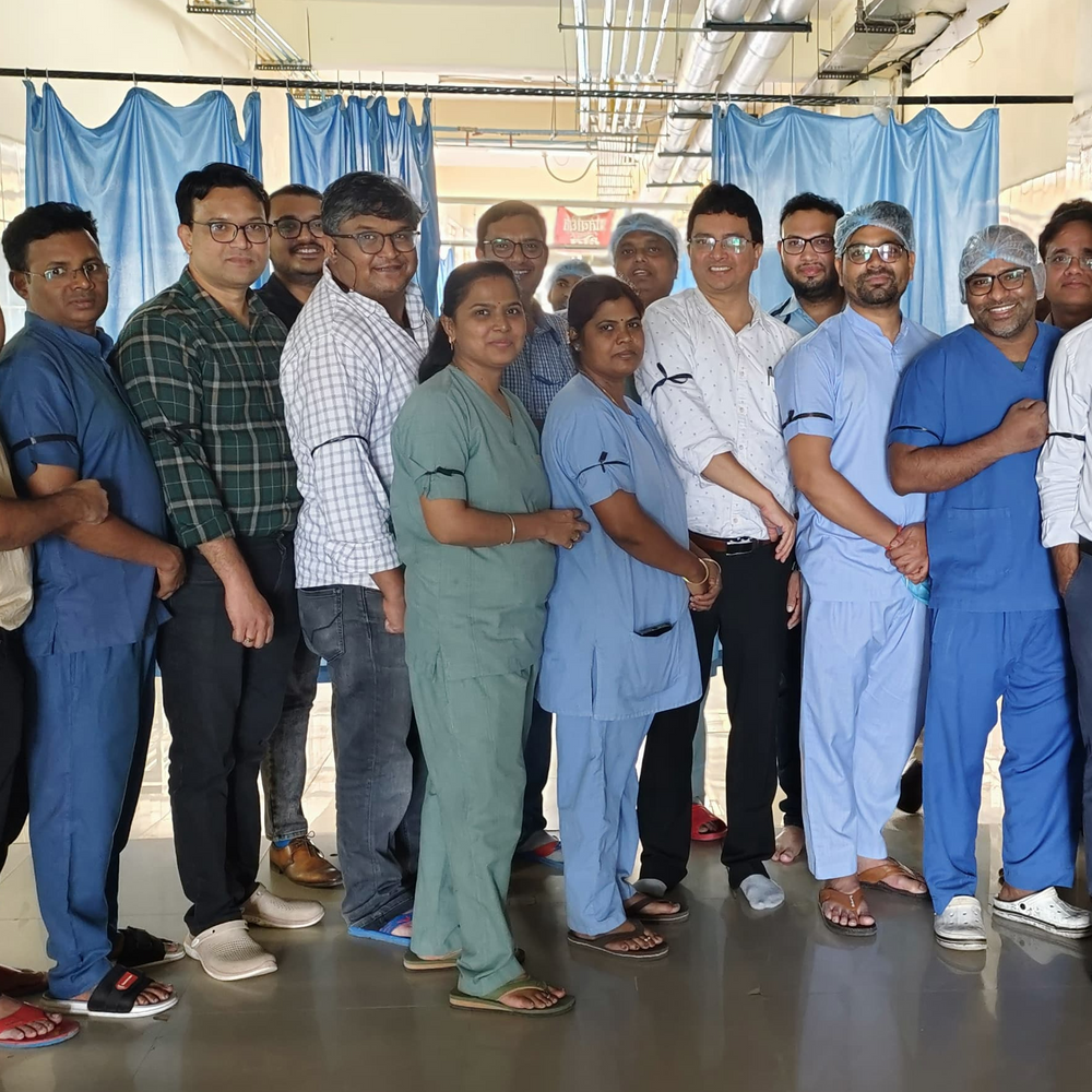 सरकार के प्राइवेट प्रैक्टिस प्रस्ताव का सागर बीएमसी में विरोध:बुंदेलखंड मेडिकल कॉलेज में काली पट्टी बांधकर पहुंचे डॉक्टर, बोले- हमारा अधिकार छीना जा रहा