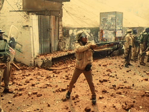 जामा मस्जिद या हरिहर मंदिर, अचानक क्यों जल उठा संभल:हिंदू बोले- गजेटियर में मंदिर का रिकॉर्ड, मुस्लिम बोले- साबित करें कब-किसने बनवाया