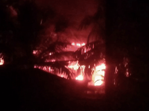 बच्चे को गोली मारी, टीचर को काटा, फिर सुलगा मणिपुर:एक-दूसरे के गांव जला रहे कुकी-मैतेई, CRPF की गोली से मरे 10 लोग कौन