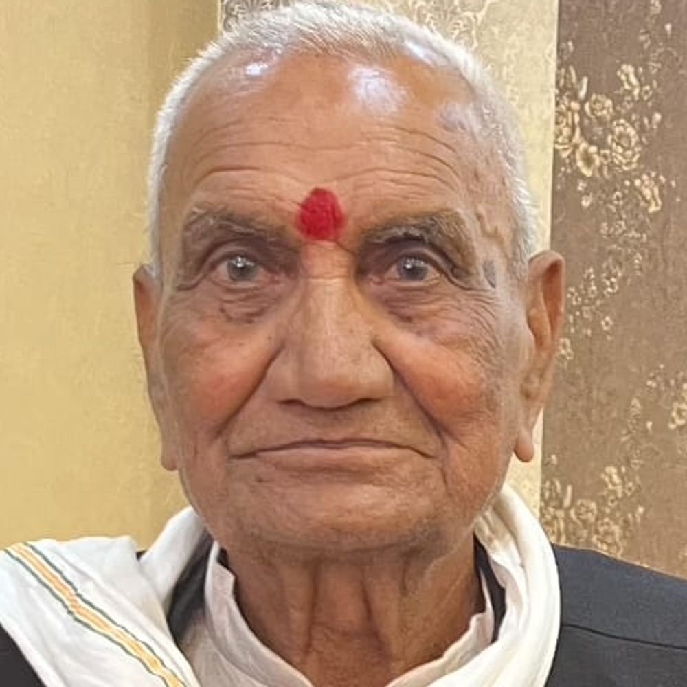 स्वतंत्रता संग्राम सेनानी स्वामी प्रसाद का निधन:निवाड़ी में राजकीय सम्मान के साथ अंतिम संस्कार, पुलिस जवानों ने दी सलामी